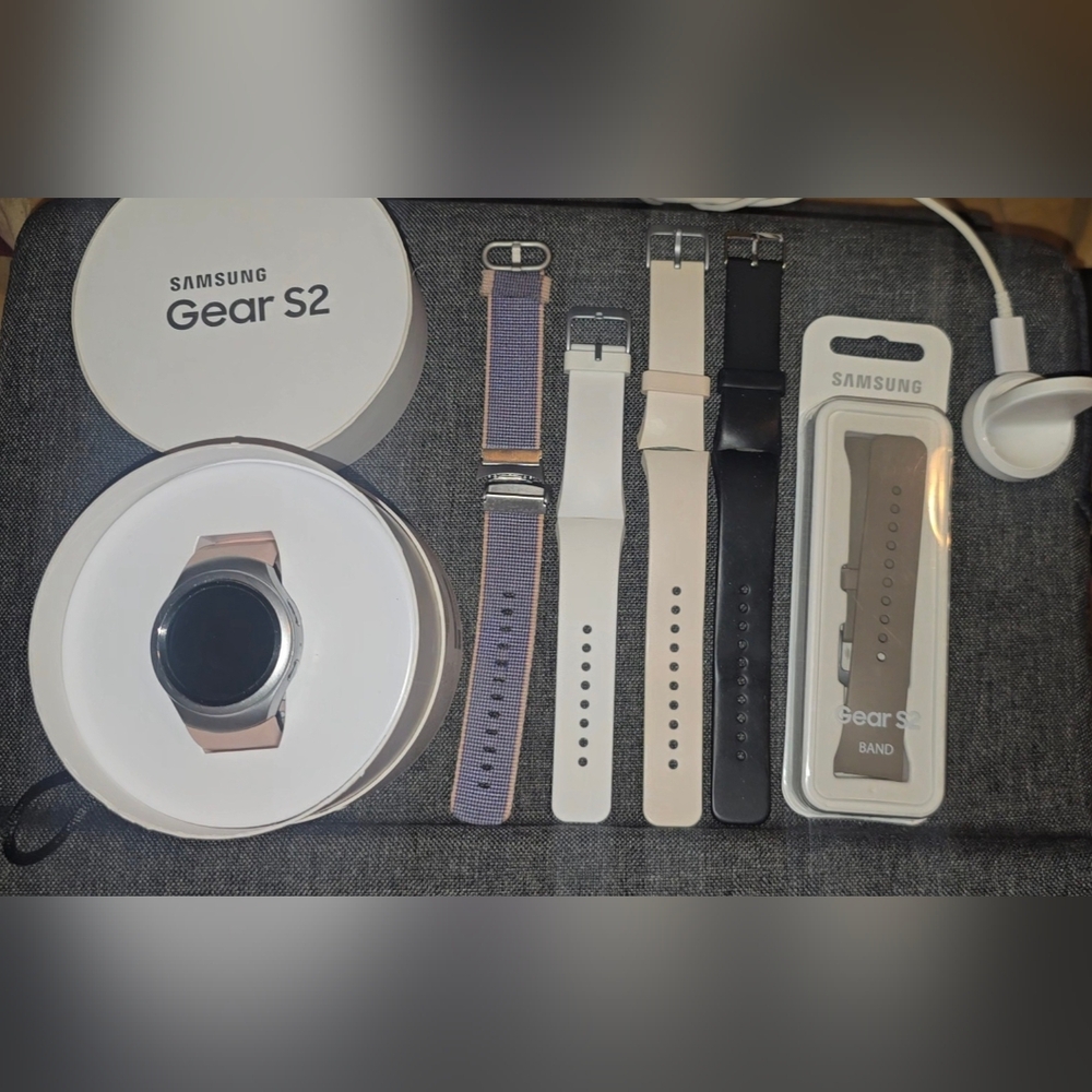 Samsung Gear S2 Smart Watch + Extras! EUC!